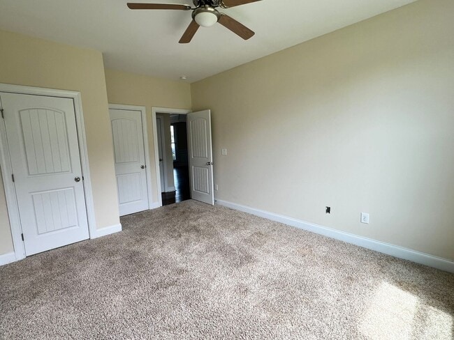 Building Photo - 327 Clearwater Ln