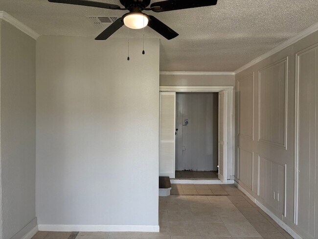 Building Photo - 5530 Lakefield Dr