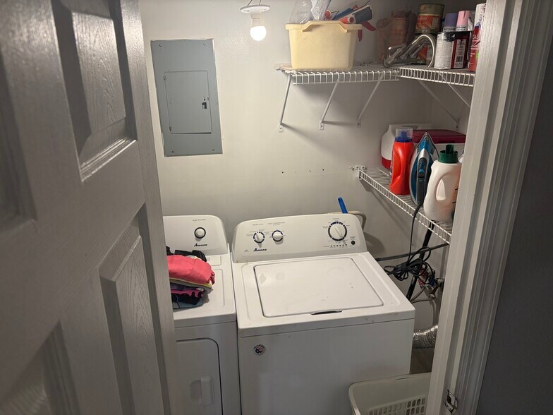 Walking washer and dryer - 9521 Boca Cove Cir