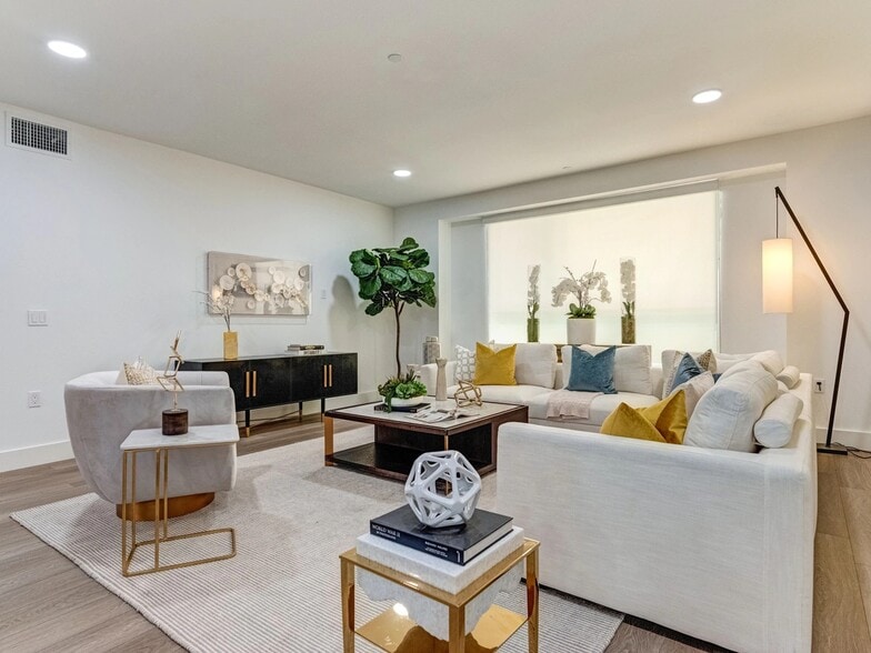 Building Photo - 1330 Federal Ave