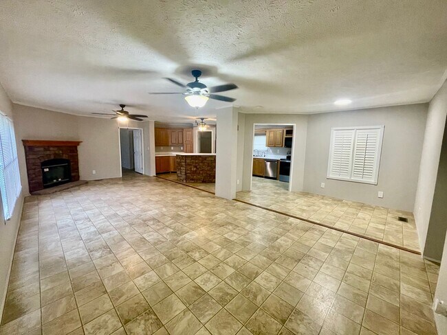Building Photo - Discover this 4-bedroom, 2-bath home in Claremont, NC