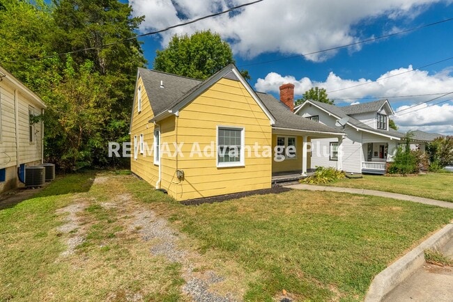 Building Photo - 3 Bedroom 2 Bath in Farmville!