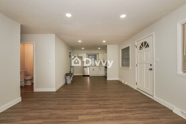 Building Photo - 17500 Fairville Ave, Cleveland, OH 44135