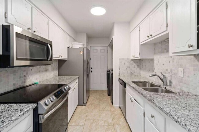 Building Photo - 46 Le Parc Fontaine