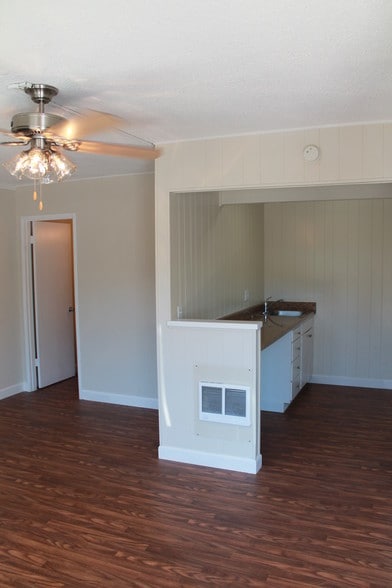 Building Photo - Park Rich Apartments