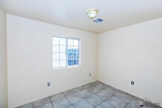 Building Photo - 564 S Madison Ave