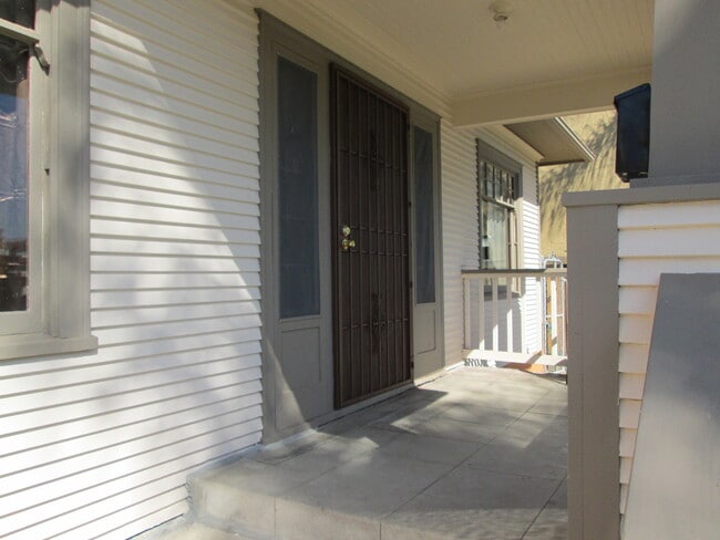 Building Photo - Large 4 Bedroom Craftsman Style Home in No...