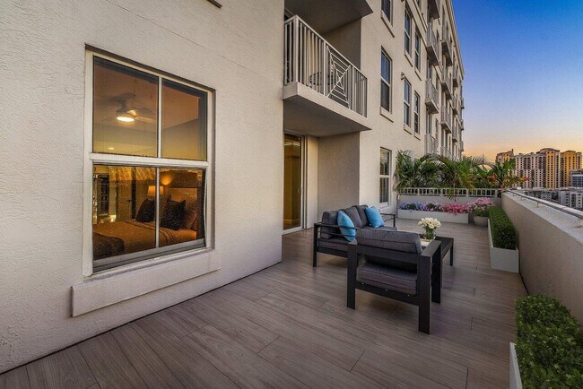 Building Photo - 255 Evernia St