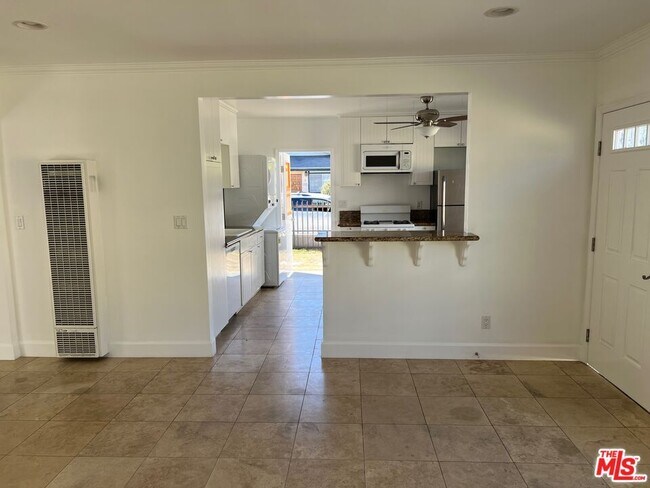 Building Photo - 13636 Cerise Ave