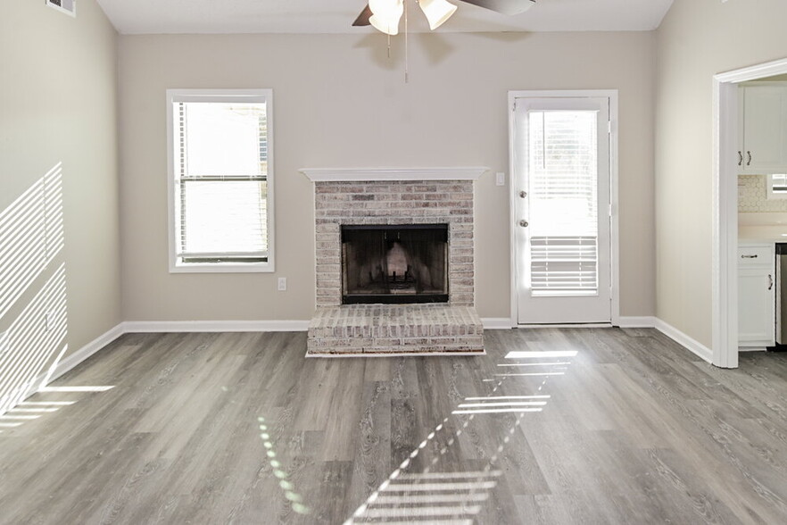 Building Photo - 6801 Bramble Ln