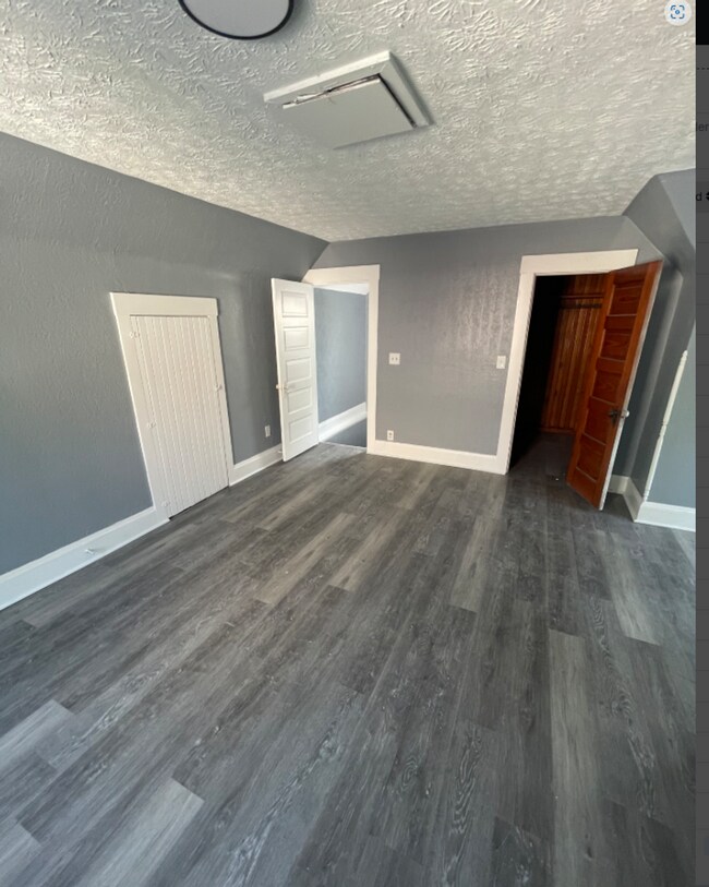 Building Photo - SECTION 8 and EDEN Accepted! Newly renovat...