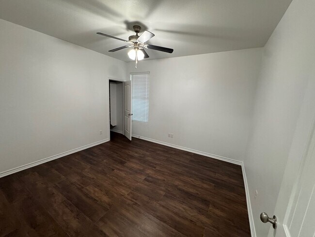 Building Photo - 7309 Bellini St