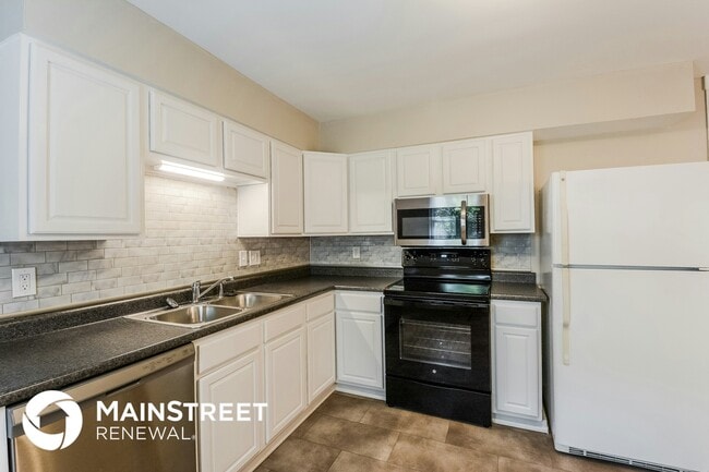 Building Photo - 4312 Oakcrest Dr