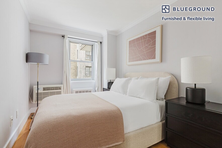 Building Photo - 50 W 97th St