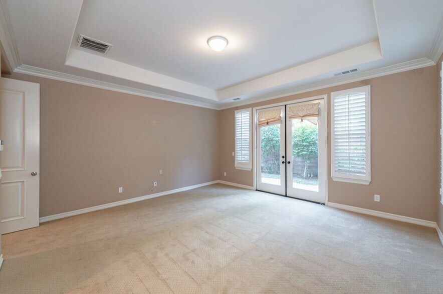 Building Photo - 15519 Sonora St