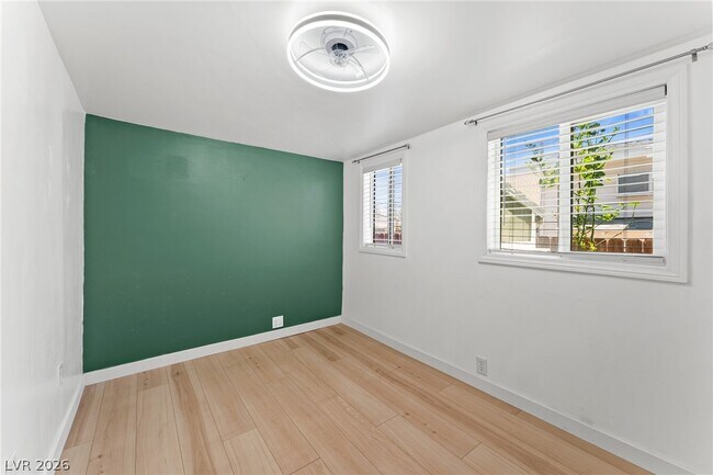 Building Photo - 605 L Ave