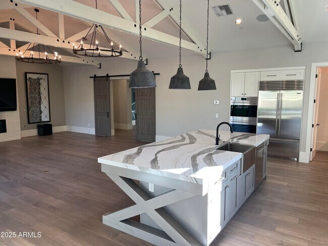 Building Photo - 10203 E Camelot Ct
