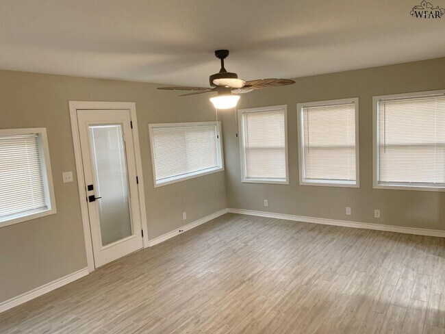 Building Photo - 4111 Stearns Ave