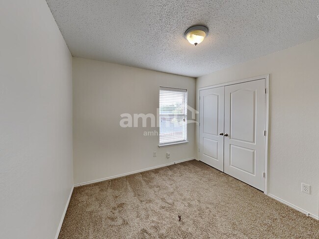 Building Photo - 736 Trees Dr