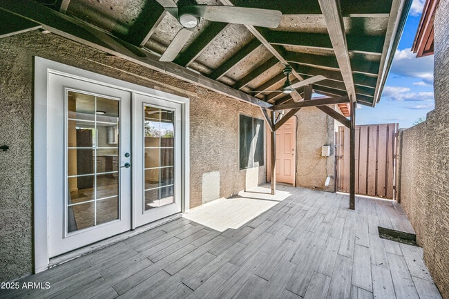 Building Photo - 2610 E Obregon St