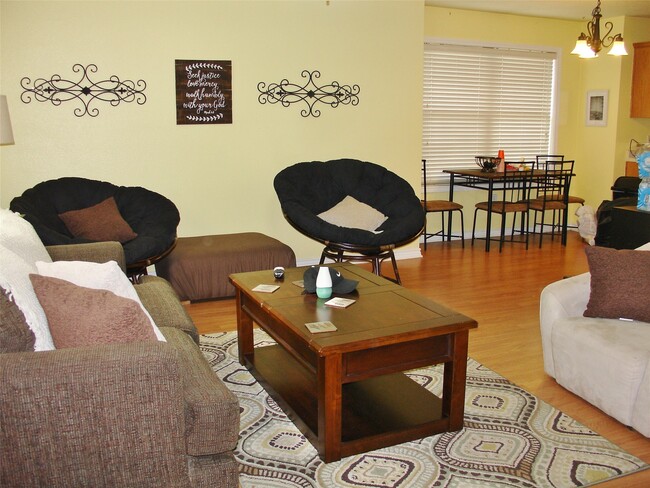 Building Photo - 106 Vista Way