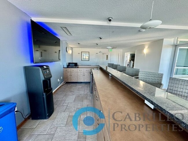 Building Photo - 850 Beech St