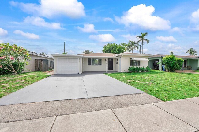 Building Photo - Spacious 3BD/2BA Home