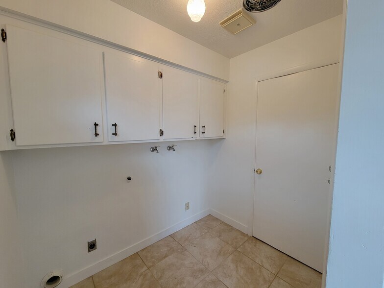 Building Photo - 1646 Grandview Dr