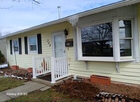 Building Photo - 304 Marshall St