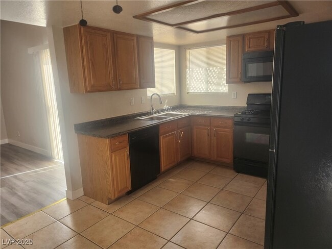 Building Photo - 3850 Steinbeck Dr