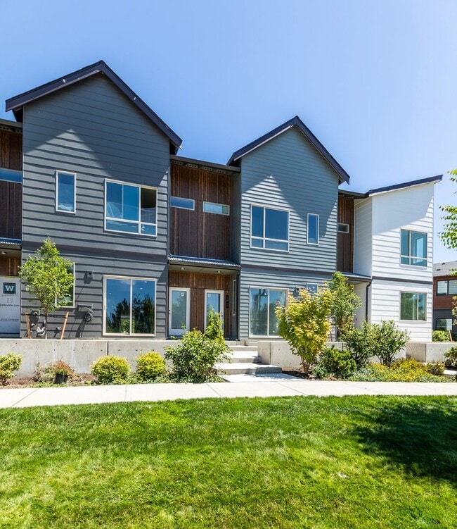 Building Photo - Beautiful 3 Bedroom Home Located in Ten Trails Black Diamond