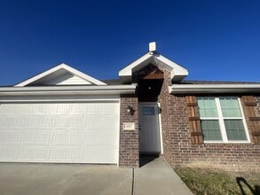 Building Photo - COMING SOON: Beautiful 4 bedroom/ 2 bathro...