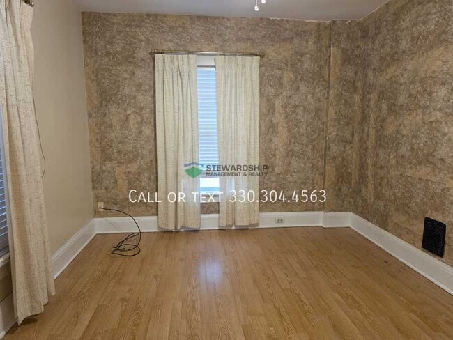 Building Photo - 213 Chestnut Ave NE