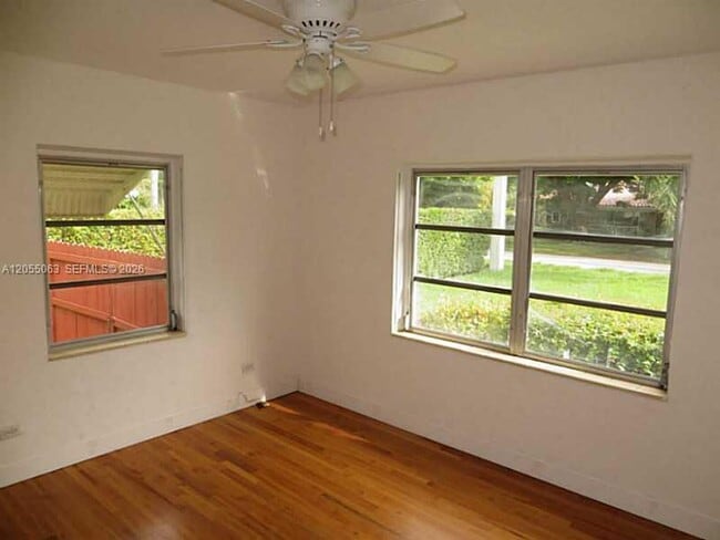 Building Photo - 5851 SW 28th St