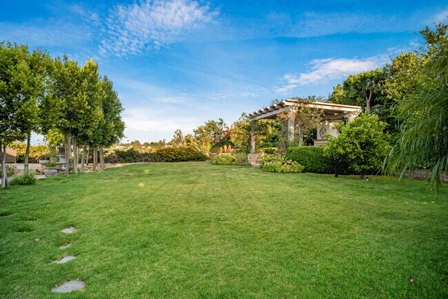 Building Photo - PRIVATE AND TRANQUIL COMPLETELY RENOVATED ...