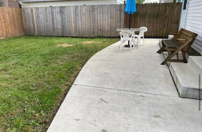 Building Photo - 31 Savona St