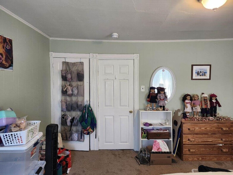 Building Photo - 116 N Church St