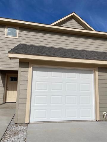 Building Photo - 401 W Elm St