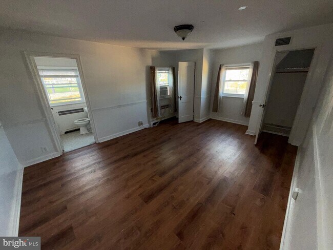 Building Photo - 363 Sherbrook Blvd