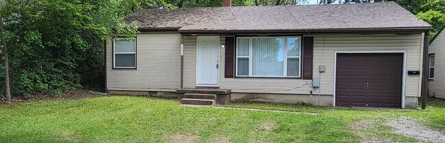 Primary Photo - Southeast 2 BR house! 1 car garage! $995!