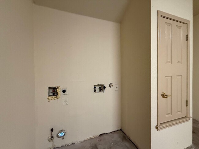Building Photo - 6912 Meador Ave