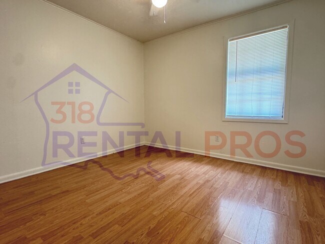 Building Photo - 106/108 Debra Ln