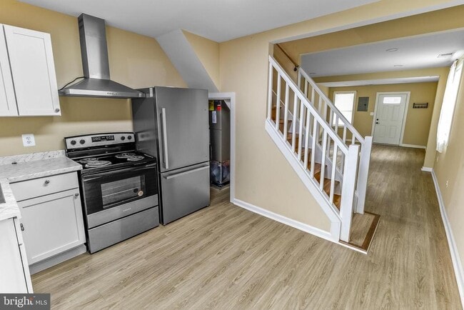 Building Photo - 28 B St