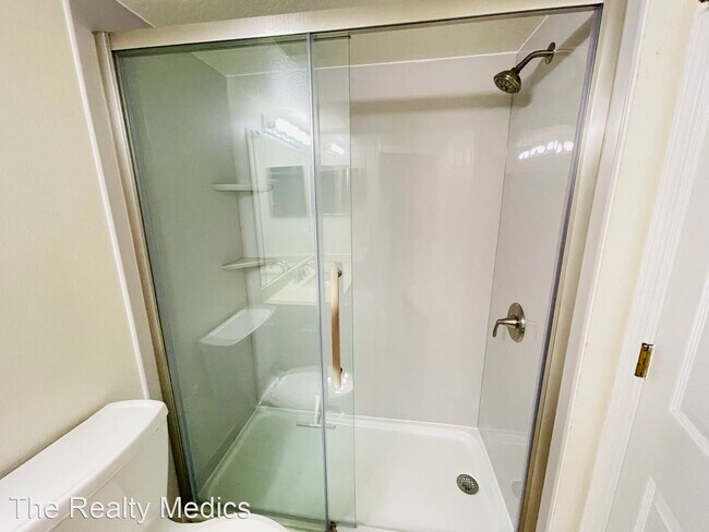 Building Photo - 1 br, 1 bath House - 802 Crest Pines Dr Un...