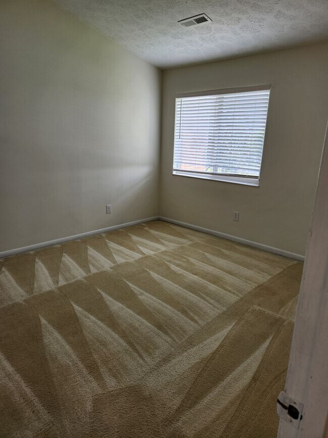 Building Photo - Great 2 bed 2 bath condo In Centerville