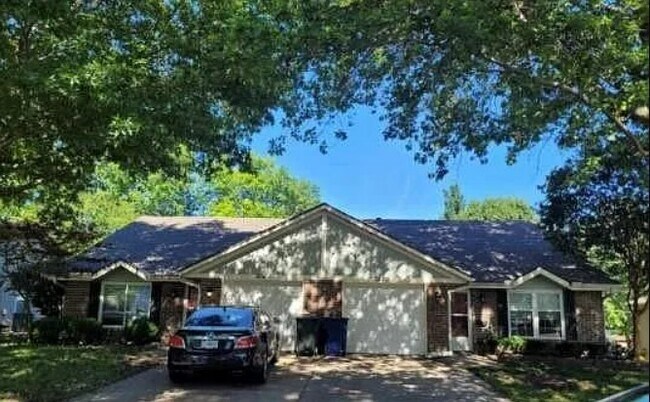 Building Photo - 1820 SW 6th St