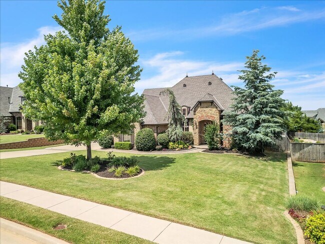 Building Photo - Gorgeous Executive Home - Open Plan - Stor...