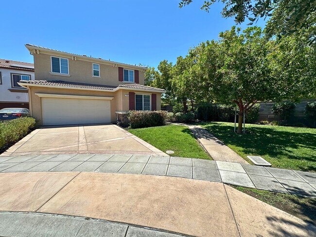 Primary Photo - Stunning 4 Bedroom, 3 Bath Questa Home