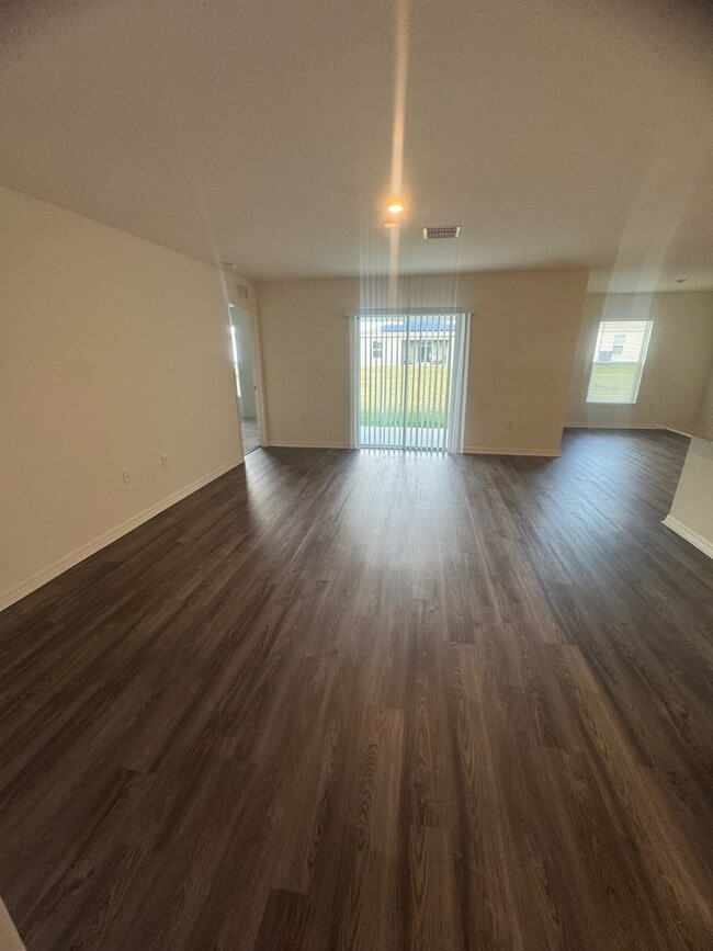 Building Photo - 1848 Grand Ridge St