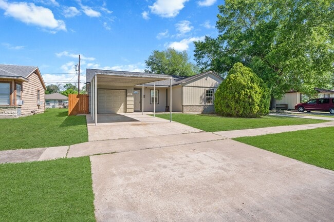 Building Photo - 3209 Chestershire Dr